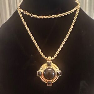 Elegant Gold and Black Pendant Necklace